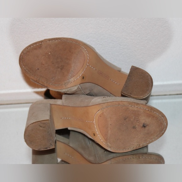 Vince Camuto Women Peep-Toe Booties 6M Winelta Studded Block Heel - Picture 4 of 5